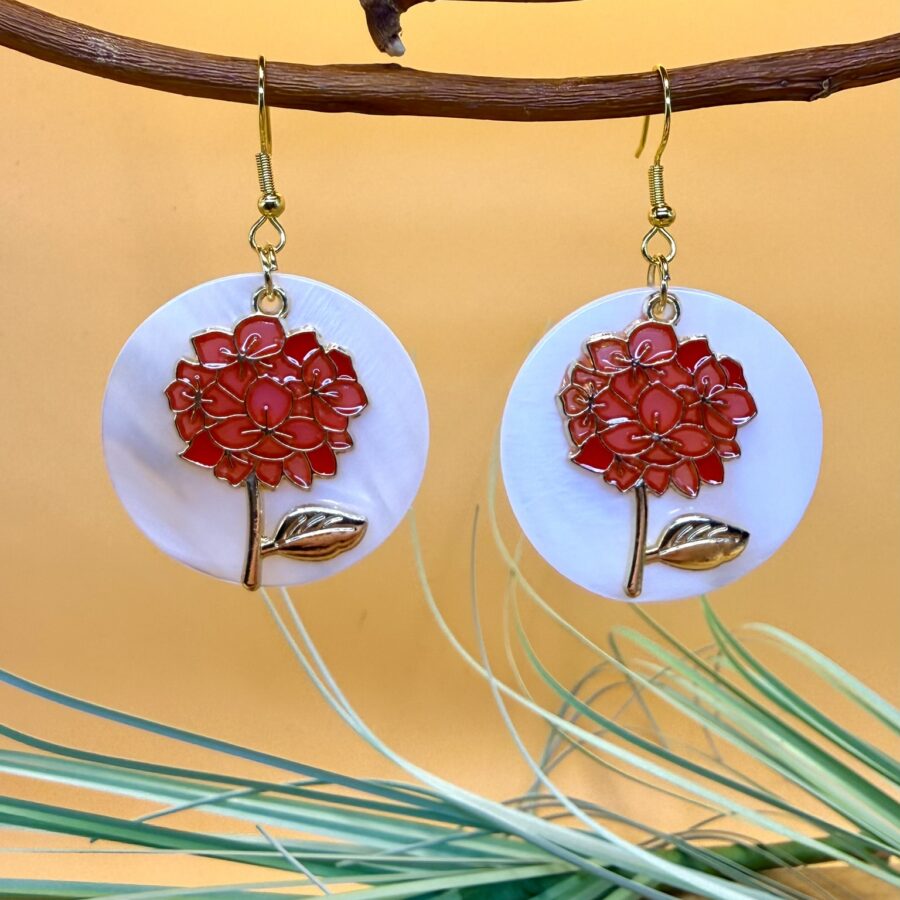 Boucles d’oreilles fleur rouge Lyséa sur nacre blanche en métal doré